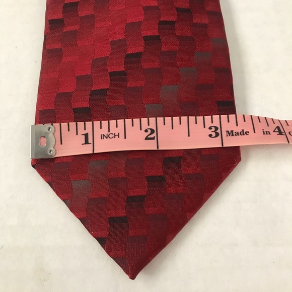 Tie Brand New With Tags MACHINE WASHABLE Red Silver Gray Black Checked StairStep - Picture 12 of 13